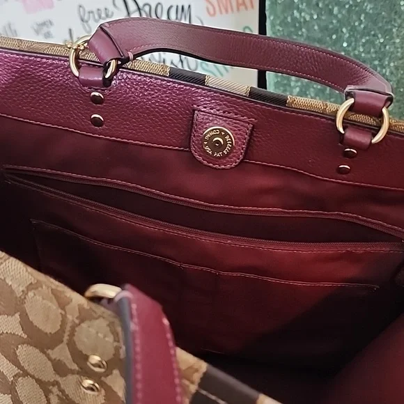 COACH DEMPSEY TOTE 40" - Picture 12 of 14